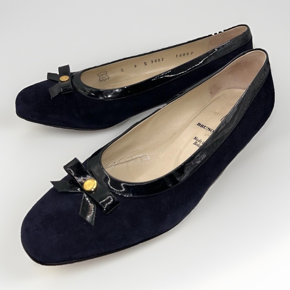VTG Bruno Magli Womens 9C Navy Suede Patent Bow Low Heel Pumps Made in Italy